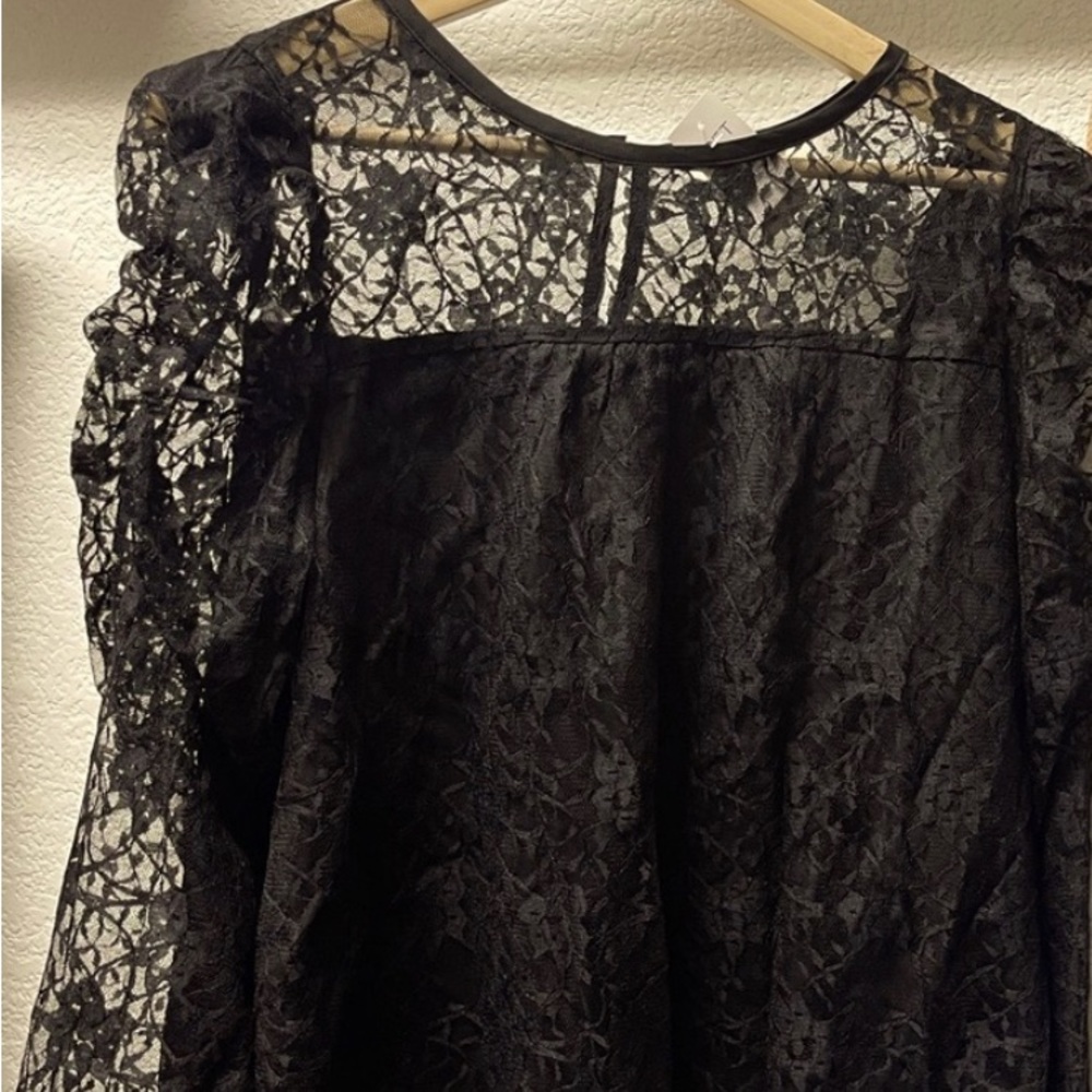 LOFT LACE CINCHED SLEEVE BLOUSE